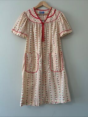 Vintage Moon Dance Grandma Cherry Nightgown Short Sleeve Button Up Size Medium